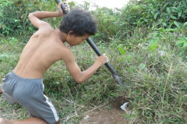 Amazing! Dig on Hole Found Catch Cute Rabbit By Smart Boy Work 100%