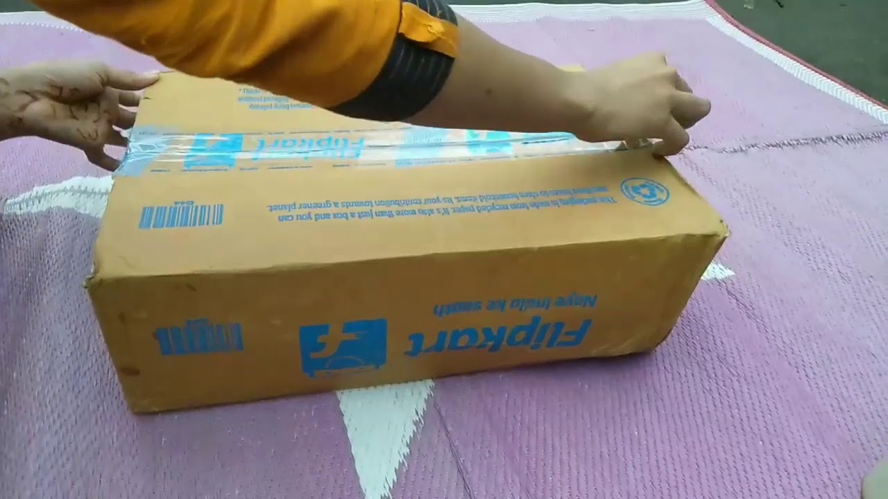 Rabbit_rabbit2_ Unboxing __ Ribbit in the box_open_mouth_ cute bunny funny video ( 720 X 1280 )