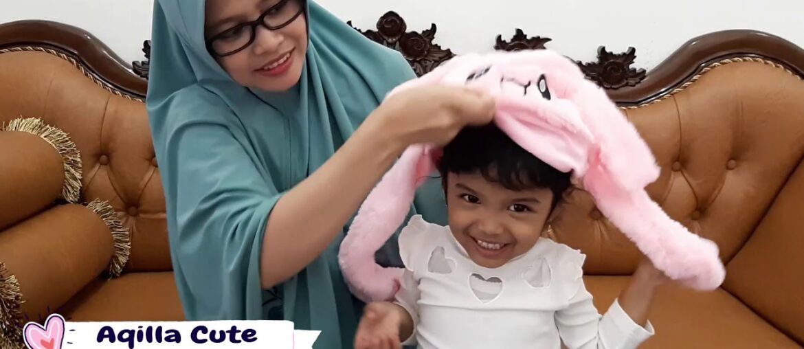 Balita Lucu Unboxing Bunny Hat ♥ Topi Kelinci lucu ♥ Mainan anak | Aqilla Cute