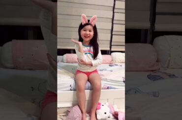 Cute bunny sing Chinese song.