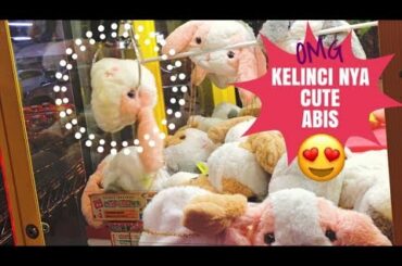WIN THE  CUTE BUNNY BAG +  MAKE UP  TOOLS | CLAW MACHINE |  夾娃娃
