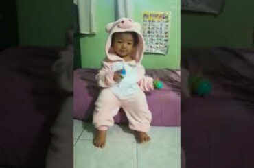 Little piggy halloween costume! She love peppa pig! Cute Baby Zoey Eun😍❤