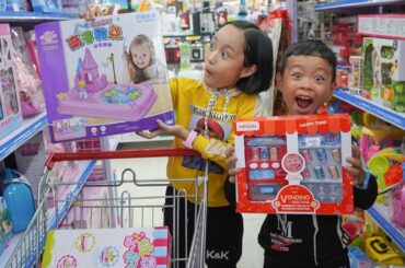 Lets go shopping song - Nursery rhymes for kids with cute baby and sister at toy super market