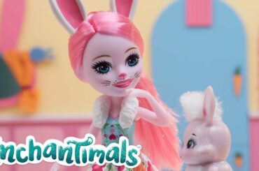 Enchantimals Stop Motion | Bree Bunny and Twist Serve Up Fun at Mealtime!