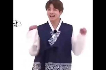 #jungkook #cute                                                     The dance of the Kookie bunny 🤭