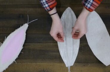 How-To Bunny Ears For A DIY Bunny Easter Wreath