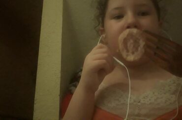 My first asmr vid I'm new so I didnt know what to put in so I ate this food