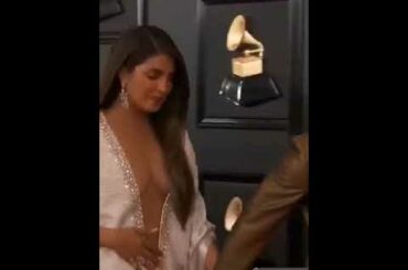 Priyanka Chopra Grammy awards Show cute bunny ❤❤🔜🔜👈👈