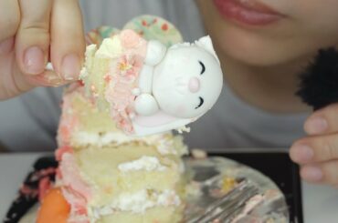 Cute Rabbit Birthday Cake Mukbang/ASMR