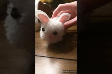 This cute yarn bunny... 😍