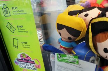 Who leaves a cute little Easter Bunny in the claw machine?🐰🐇