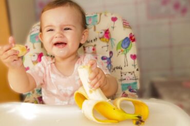 Cute baby's reaction to a banana! [CUTENESS OVERLOAD]