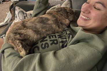 Buncomfortable on her mom