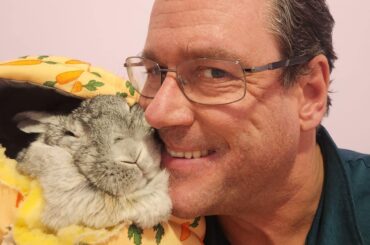 Miss Maggie likes to stay warm and toasty in her carrot 🥕 bed
