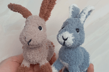 Little grey and beige bunnies that I knitted