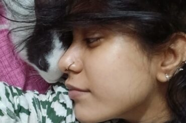 Waking up like this with Coco's sweet smell is pure bliss 😊
