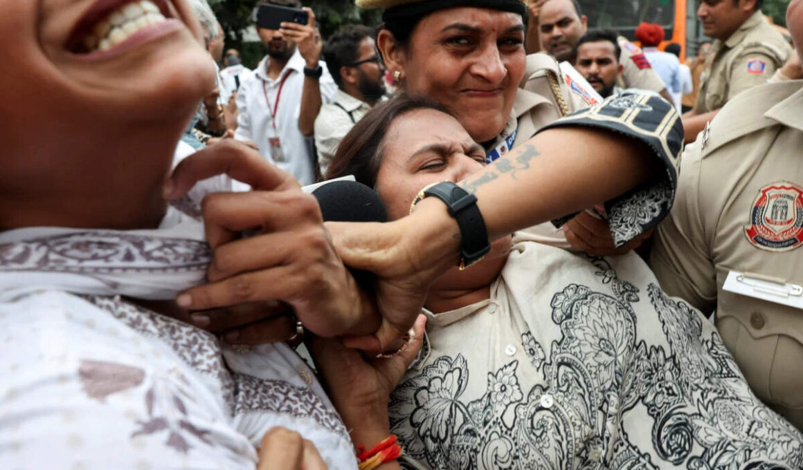 Protest disruption hits festive shopping as Delhi markets shut, footfall thins