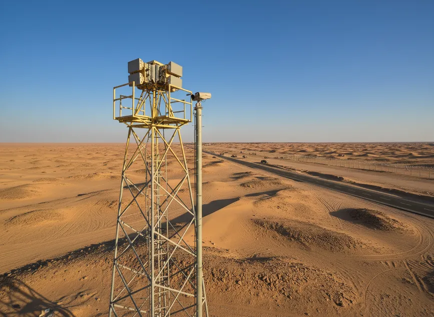 A Blighter B442 360-degree radar monitoring a Middle Eastern border. Image Courtesy: Blighter 